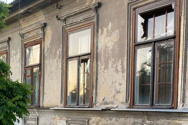 Внаслідок удару важкою артилерією по Нікополю пошкоджено церкву, підприємство та житлові будинки