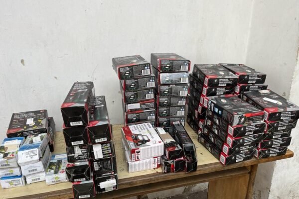 На кордоні з Польщею затримали мікроавтобус із контрабандою (ФОТО)