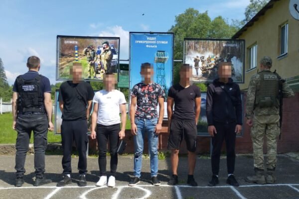 На кордоні затримали 13 ухилянтів з Рівненщини та Буковини (ФОТО)