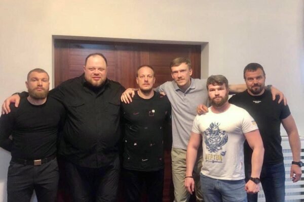 Спікер Верховної Ради зустрівся у Туреччині із звільненими з полону захисниками “Азовсталі” (ФОТО)