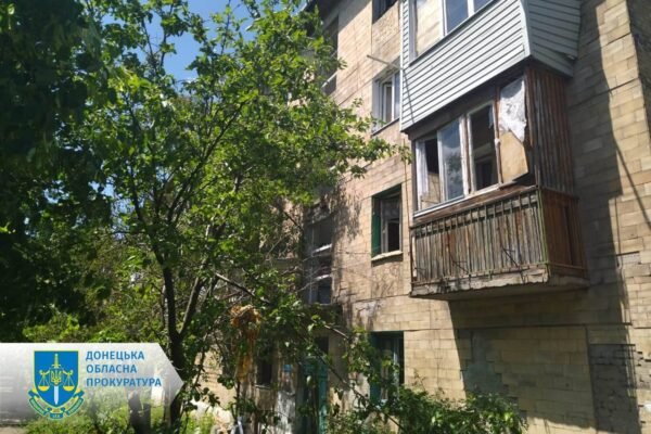 Війська РФ скинули авіабомби на центр Торецька: є поранені (ФОТО)