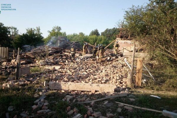 Ворожий дрон влучив у приватний будинок на Сумщині: є загиблі