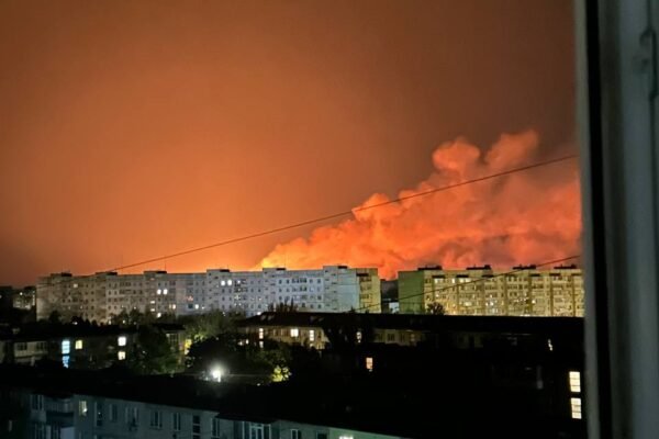 У Бердянську пролунав потужний вибух: спалахнула пожежа (ФОТО, ВІДЕО)