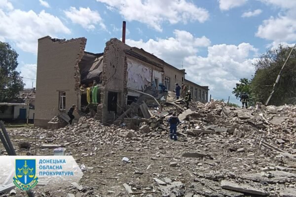 Загинули вчителька і працівниця бухгалтерії: Росіяни вдарили по школі на Донеччині (ФОТО)
