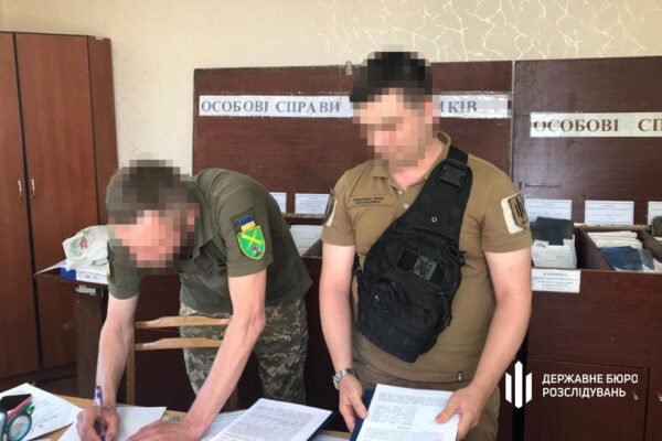 На Київщині посадовець військкомату підробляв документи ухилянтам (ФОТО, ВІДЕО)