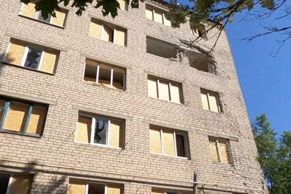 Ранковий обстріл Херсона: в ОВА показали наслідки (ВІДЕО)