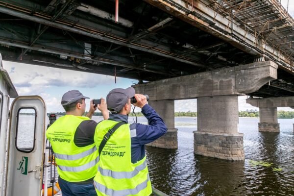 У Києві два важливі мости перебувають в аварійному стані, – Мінінфраструктури (ФОТО)