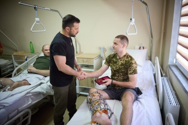 Зеленський відвідав реабілітаційний центр для військових в Івано-Франківську (ФОТО, ВІДЕО)