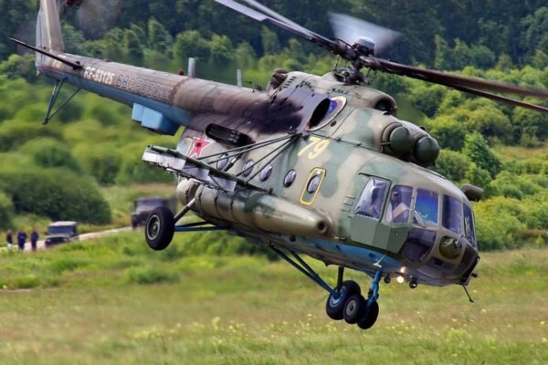 Зачепив дроти, впав та загорівся: Внаслідок катастрофи гвинтокрила на Росії з загиблі та поранені (ВІДЕО)