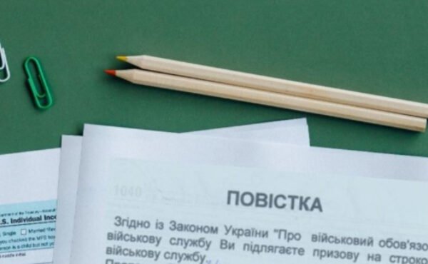 Депутатам Львівської облради вручили повістки на вході у сесійну залу