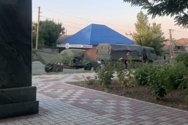 Окупанти перекидають через Мелітополь військову техніку, – Федоров (ВІДЕО)