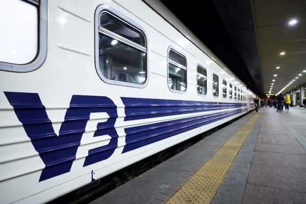 Рух поїздів між Миколаєвом і Херсоном обмежено через обстріл