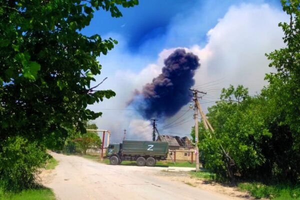 З’явилися супутникові знімки ураження військових об’єктів росіян у Криму (ФОТО)