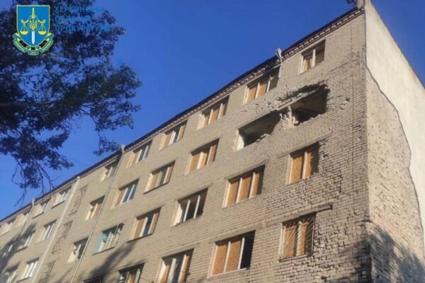 Зранку 4 липня окупанти вдарили по Херсону. Є загиблі