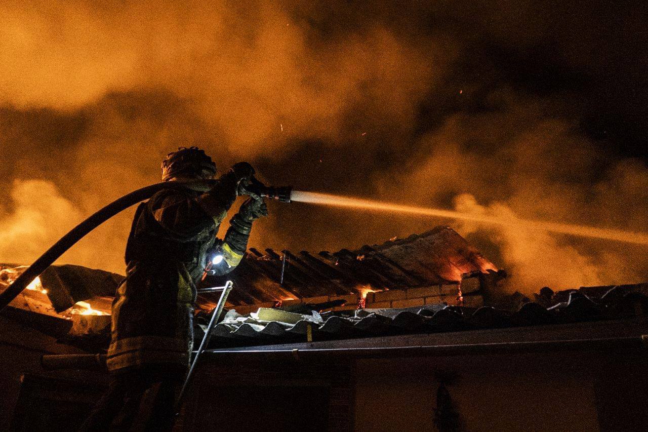 Пожарный после пожара фото