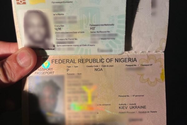 На в’їзді до столиці зупинили нігерійця із фальшивою посвідкою на проживання в Україні