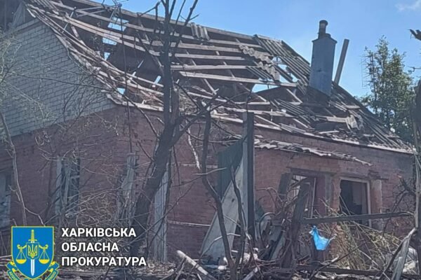 Росіяни зранку обстріляли Вовчанськ: є поранений (ФОТО)