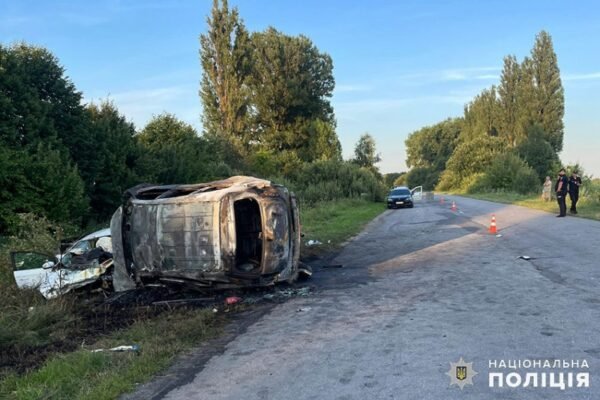 В ДТП на Хмельниччині загинула майже вся родина: Лікарі рятують 8-річну дитину