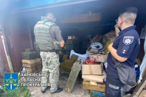 В Харкові у гаражі чоловіка, який представлявся волонтером, виявили цілий арсенал зброї (ФОТО)