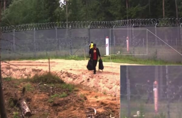 Пробили дірку в паркані: Латвійські прикордонники звинуватили білорусів у допомозі нелегальним мігрантам