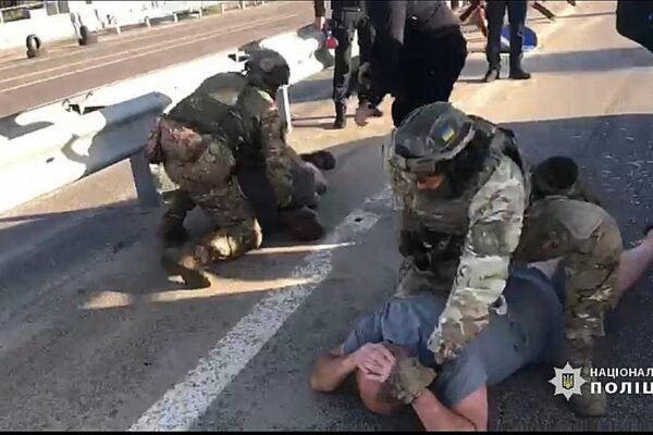 Правоохоронці затримали озброєних бандитів, що скоїли “наліт” на агрофірму на Вінниччині (ФОТО, ВІДЕО)