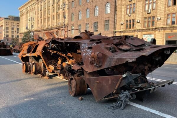 Як у Києві готуються до параду знищеної російської техніки (ФОТО, ВІДЕО)