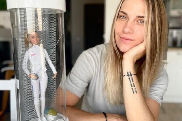 Харлан виставила свою Барбі-копію на аукціон заради реабілітації військових (ФОТО)