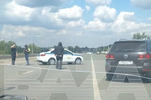 На Росії дезертир, який втік з війни в Україні, вийшов на шосе з гранатою (ВІДЕО)