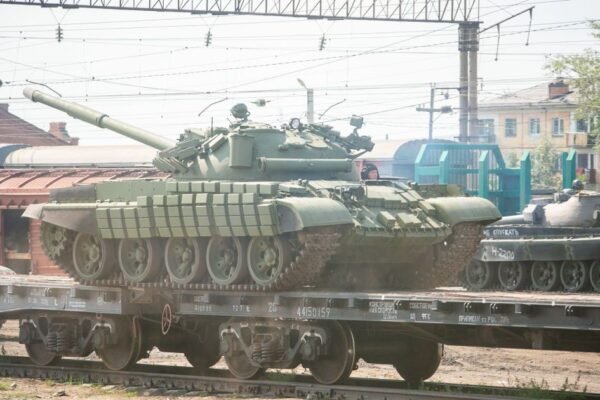 Везуть з Бурятії: Росія розконсервувала майже половину радянської техніки на найбільшому складі
