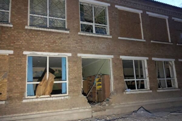 Нічні обстріли Дніпропетровщини: Пошкоджено дві школи, ЛЕП та будинки (ФОТО)