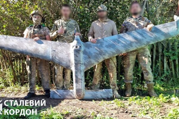 Українські прикордонники посадили новітній російський безпілотник (ВІДЕО)