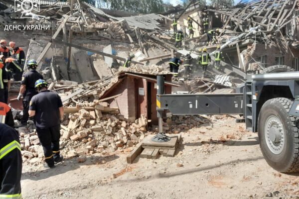 Кількість загиблих внаслідок російського удару по школі у Ромнах зросла до 4