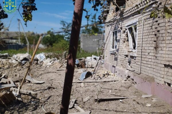 Окупанти вкотре обстріляли Херсон: є поранена (ФОТО)