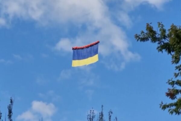 Бійці ЗСУ запустили в небо над Донецьком український прапор (ВІДЕО)