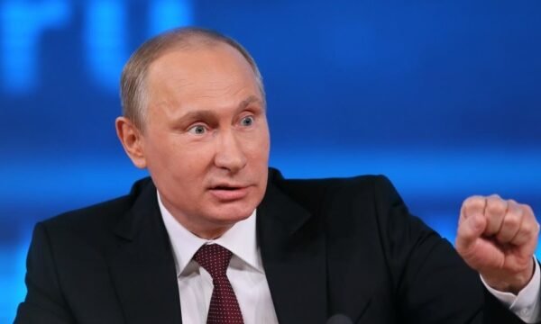 Російський диктатор Путін запровадив для українців безвізовий режим