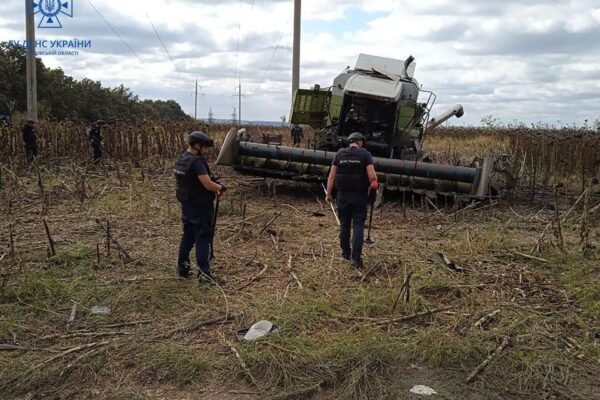 На Харківщині в полі підірвався комбайн