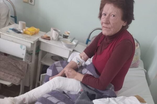 Під час ранкової атаки на Сумщину поліцейський врятував жінку (ФОТО)