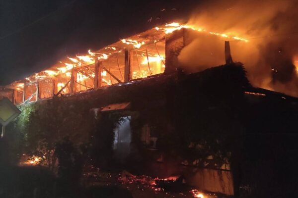 Внаслідок нічної атаки на Нікопольщину поранено двох людей