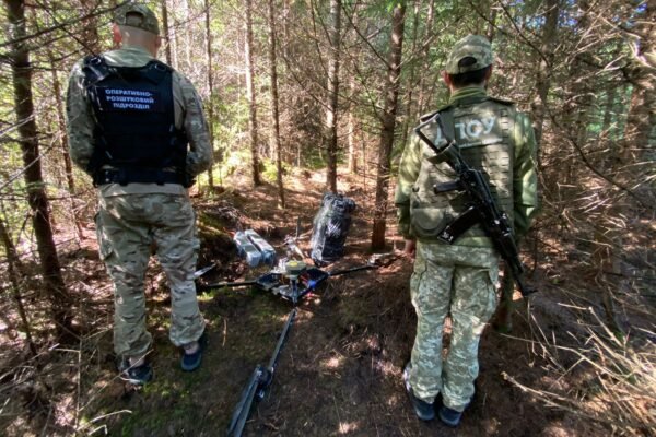 Прикордонники збили дрон, що “ніс” до Румунії 400 пачок цигарок (ФОТО)
