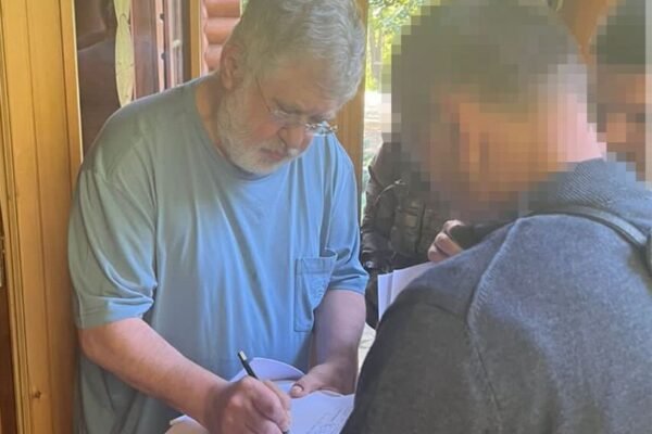 Коломойському повідомили про підозру в шахрайстві та відмиванні грошей (ФОТО, ВІДЕО)