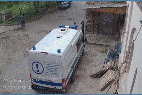 У дворі військкомату у Санкт-Петербурзі спрацював вибуховий пристрій (ФОТО)