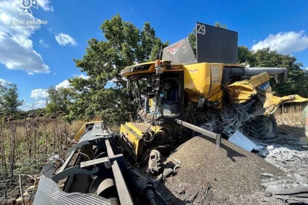 На Харківщині на протитанковій міні знову підірвався комбайн (ФОТО)