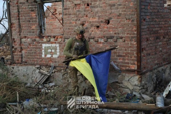 ЗСУ підняли прапор України над звільненою Андріївкою (ФОТО, ВІДЕО)