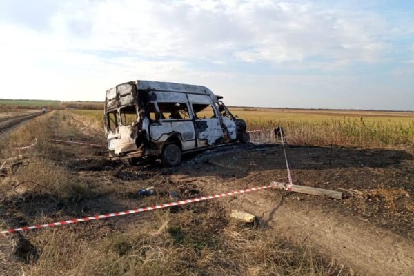 На Миколаївщині авто підірвалось на протитанковій міні: є загиблий та поранений (ФОТО)