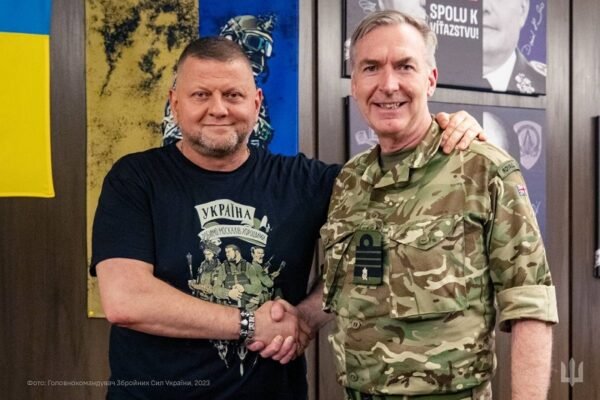 Залужний зустрівся з начальником Штабу оборони Великої Британії (ФОТО)