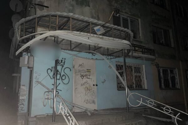 Росіяни обстріляли Херсон: Є загиблий та поранений (ФОТО, ВІДЕО)