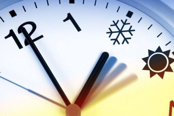 У ніч проти 29 жовтня українці переведуть стрілки на одну годину назад
