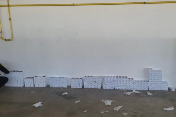 На Закарпатті водій заховав сотні смартфонів у конструкціях автобуса (ФОТО)