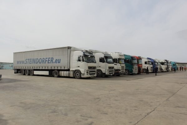 Азербайджан відправив Україні партію електрообладнання
