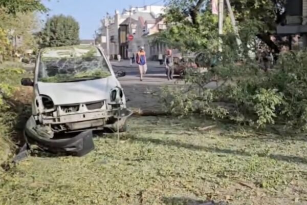 Окупанти обстріляли житлові квартали Херсона (ВІДЕО)
